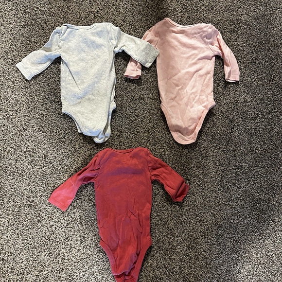 Carter’s long sleeve onesies - Picture 7 of 7